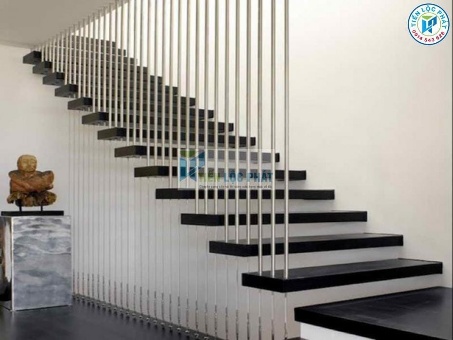 da-cau-thang-mat-den-co-trang