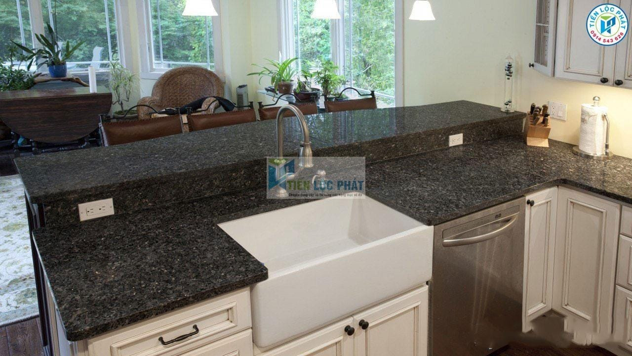 Những lợi ích khi sử dụng đá hoa cương ốp mặt bếp
