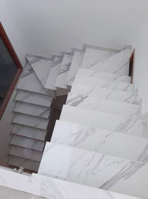 Mẫu đá cầu thang