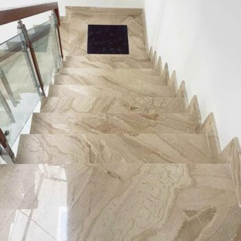 Đá hoa cương cầu thang