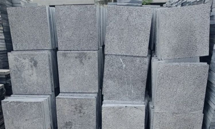 Các loại đá lát sân vườn chống trơn