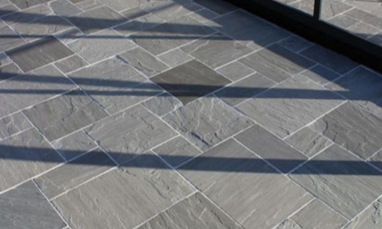 Đá tự nhiên lát sân vườn