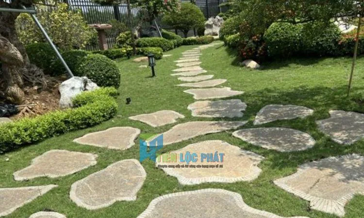 đá chẻ lát sân vườn