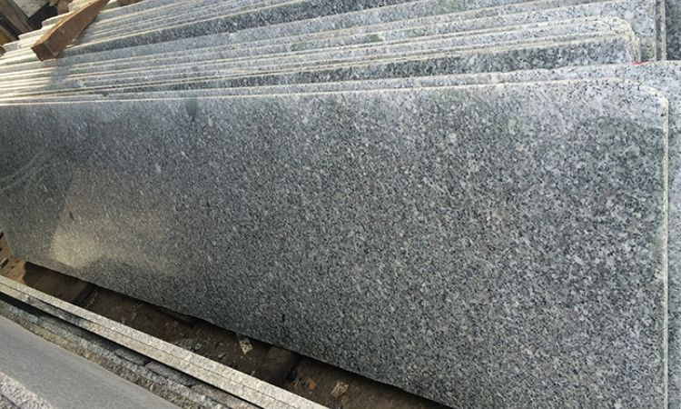 Đá trắng suối lau