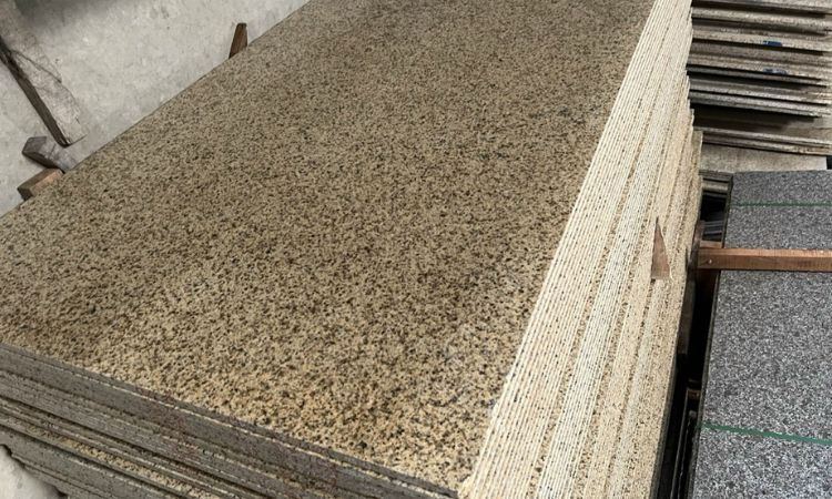 đá vàng Bình Định