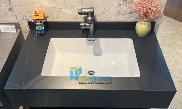 bàn đá lavabo treo tường
