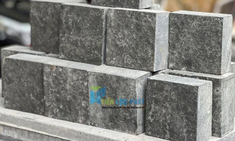 đá lát sân vườn 10x10