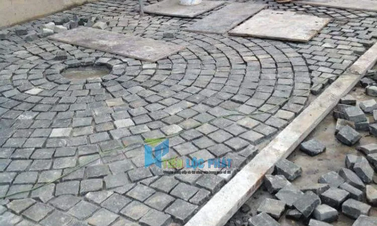 đá lát sân vườn 10x10