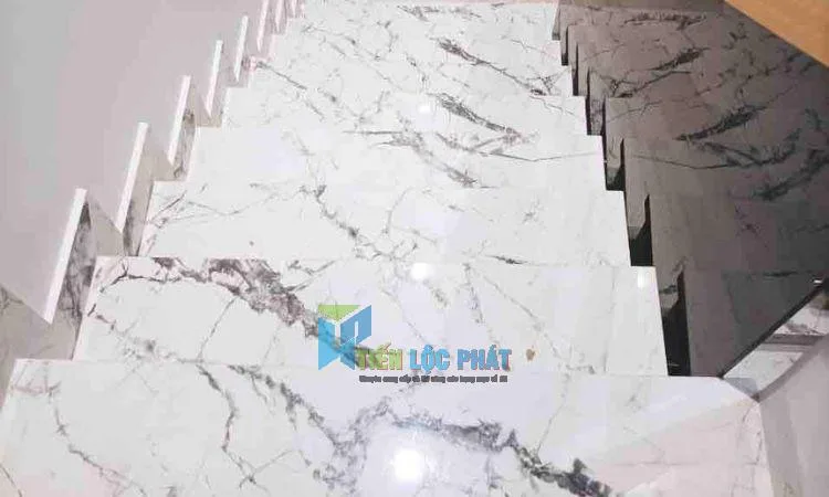 Đá lamar ốp cầu thang