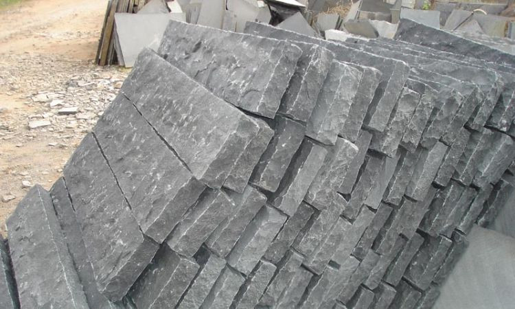 đá chẻ lát sân vườn