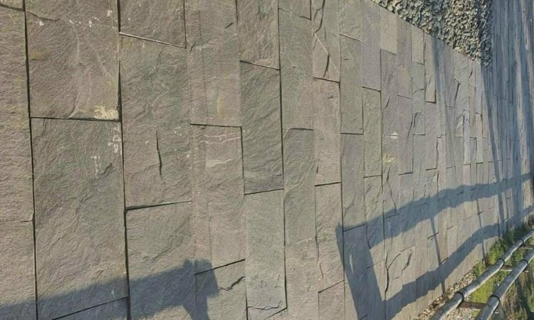 đá chẻ lát sân vườn