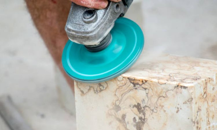 đánh bóng mặt đá nhân tạo