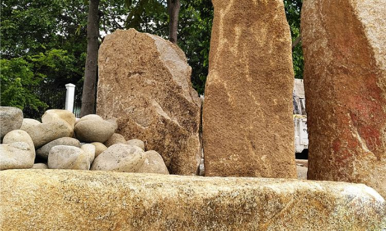 Đá tảng trang trí sân vườn