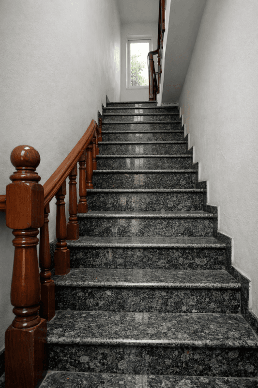 Đá Hoa Cương Cầu Thang: Lựa Chọn Bền Đẹp Cho Nhà Phố Việt